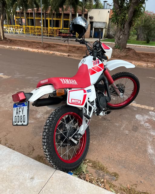 YAMAHA DT 180 - Imagem 4