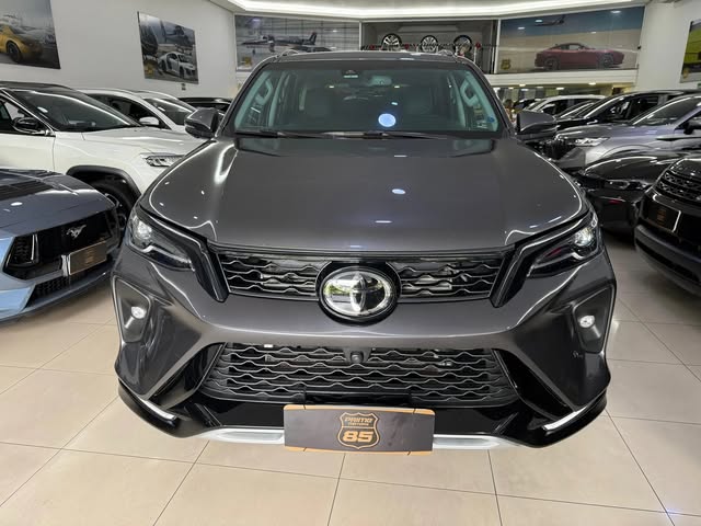TOYOTA HILUX SRX PLATINUM - Imagem 2