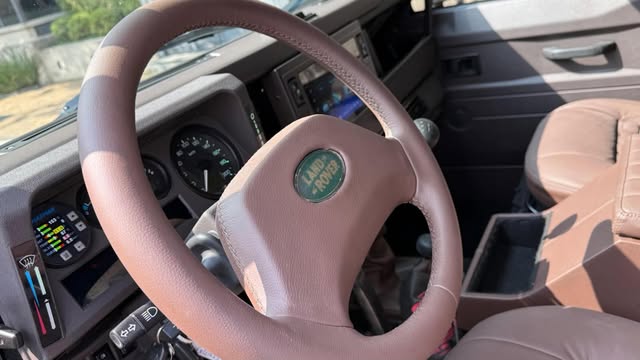 LAND ROVER DEFENDER 90 CSW - Imagem 15