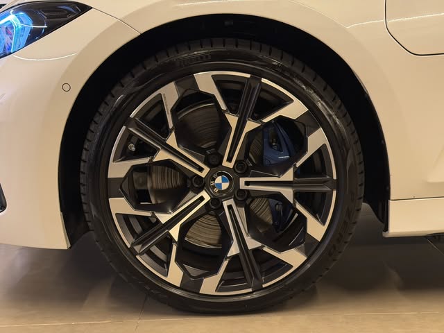 BMW 330E M SPORT - Imagem 13
