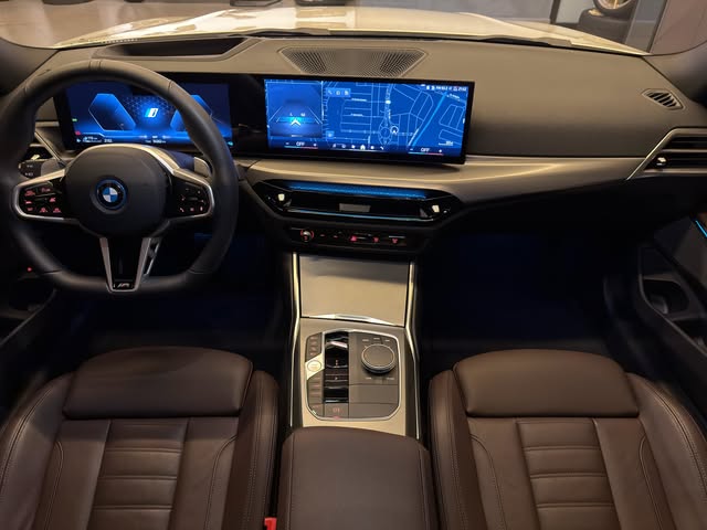 BMW 330E M SPORT - Imagem 9