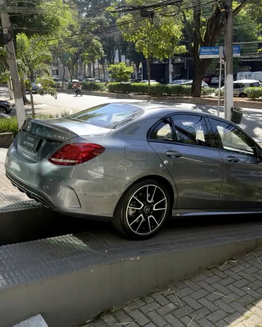 MERCEDES-BENZ C 43 AMG - Imagem 5