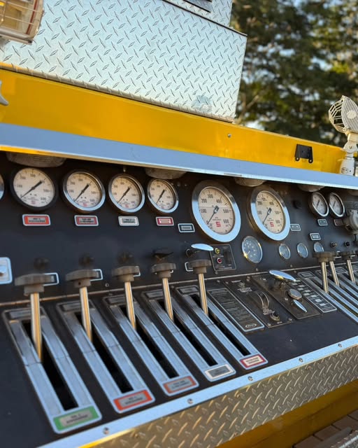 PIERCE DASH CUSTOM PUMPER - Imagem 9