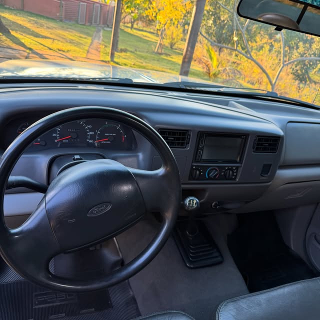 FORD F-250 XLT-L - Imagem 6