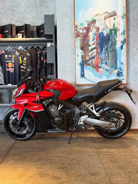 HONDA CBR 650F - Imagem 1
