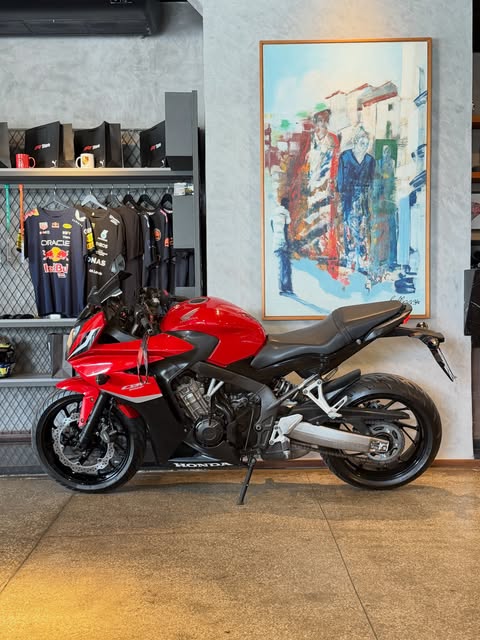 HONDA CBR 650F - Imagem 8