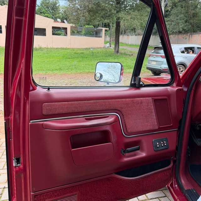 FORD F-150 XLT LARIAT - Imagem 16