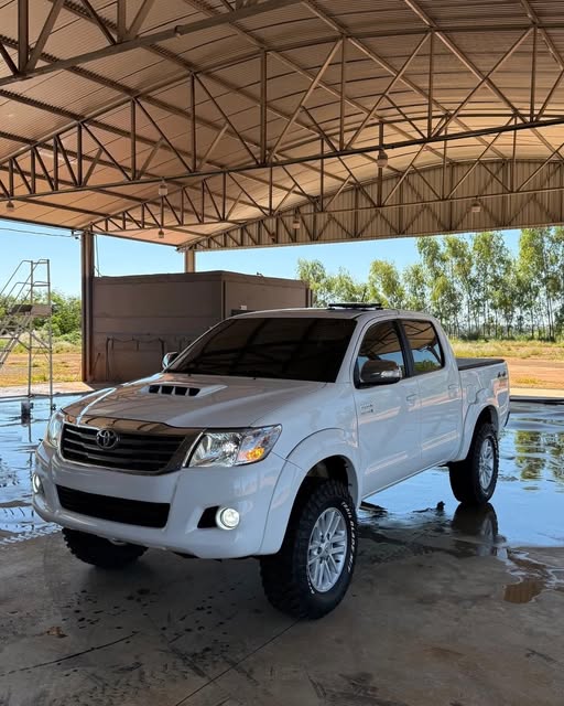 TOYOTA HILUX SRV - Imagem 1