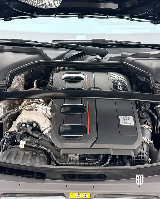 MERCEDES-BENZ C 63 AMG AMG S E-PERFORMANCE - Imagem 6