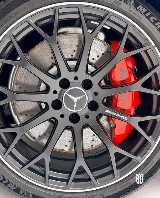 MERCEDES-BENZ C 63 AMG AMG S E-PERFORMANCE - Imagem 7