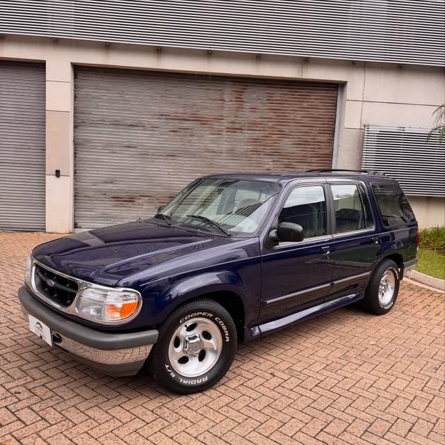 FORD EXPLORER XLT - Imagem 1