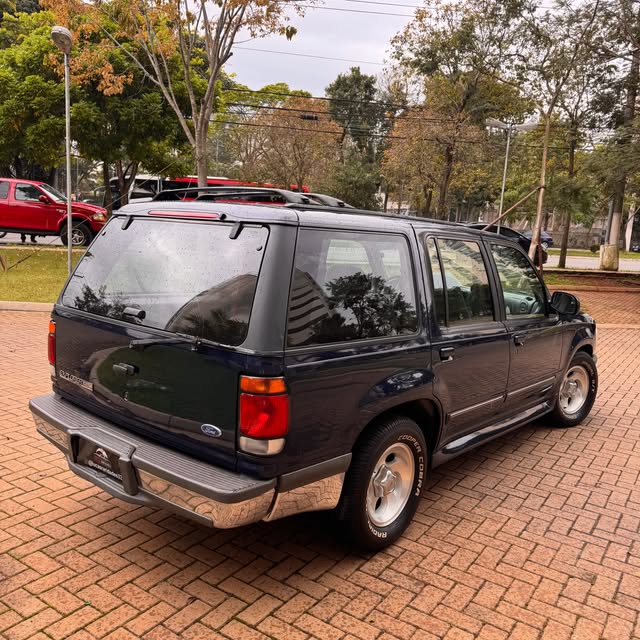 FORD EXPLORER XLT - Imagem 2