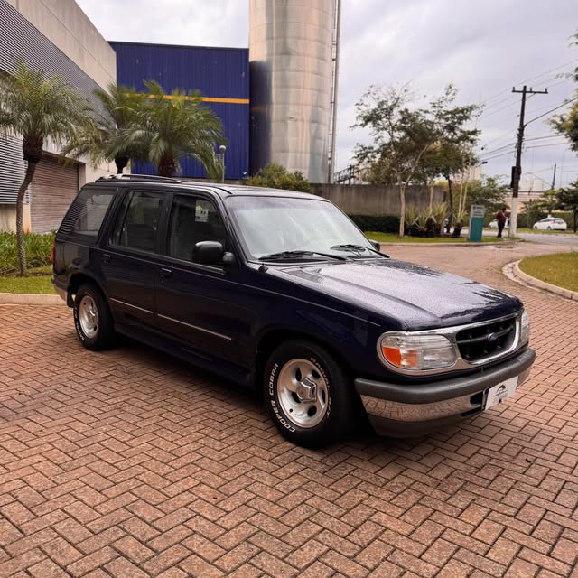 FORD EXPLORER XLT - Imagem 4