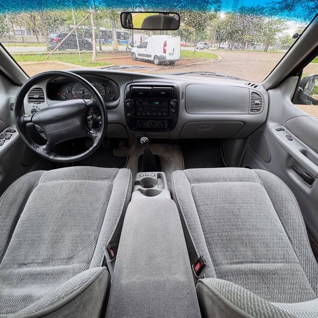 FORD EXPLORER XLT - Imagem 8