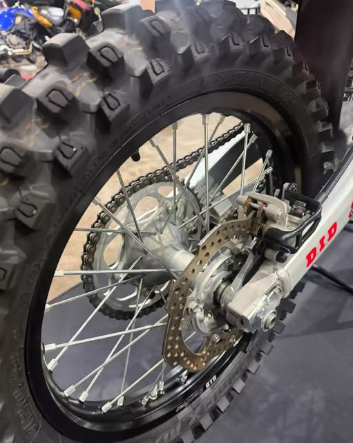 HONDA CRF 450R - Imagem 6
