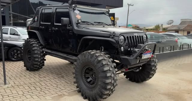 JEEP WRANGLER UNLIMITED SPORT - Imagem 1