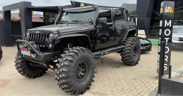 JEEP WRANGLER UNLIMITED SPORT - Imagem 2