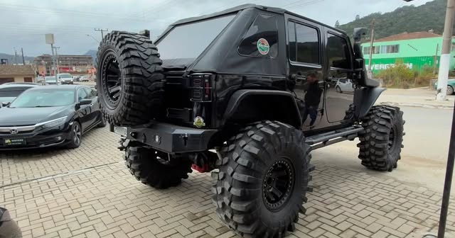 JEEP WRANGLER UNLIMITED SPORT - Imagem 4