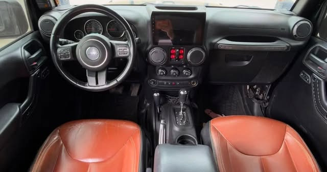 JEEP WRANGLER UNLIMITED SPORT - Imagem 5