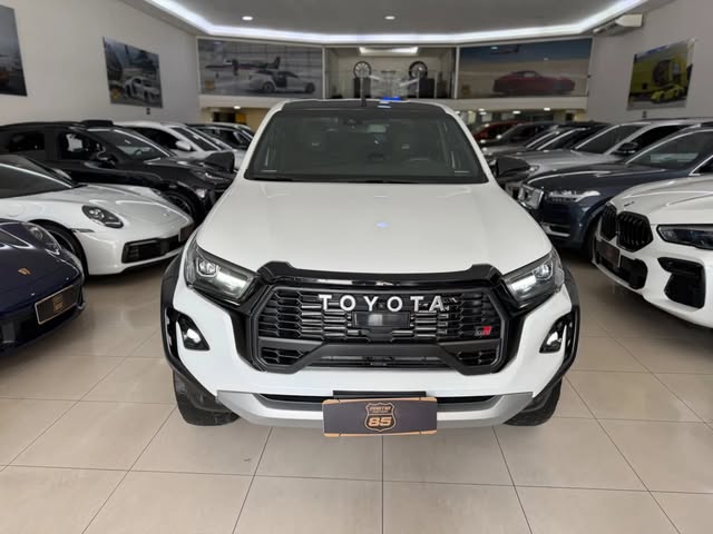 TOYOTA HILUX GR SPORT - Imagem 2