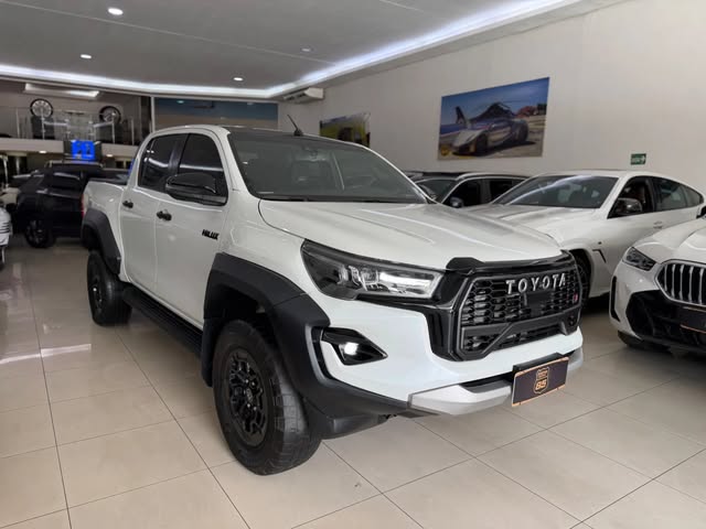 TOYOTA HILUX GR SPORT - Imagem 3
