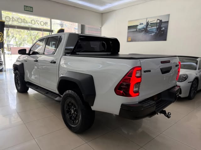 TOYOTA HILUX GR SPORT - Imagem 5