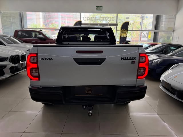 TOYOTA HILUX GR SPORT - Imagem 6
