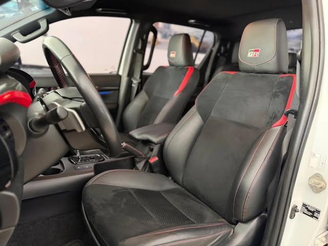 TOYOTA HILUX GR SPORT - Imagem 7