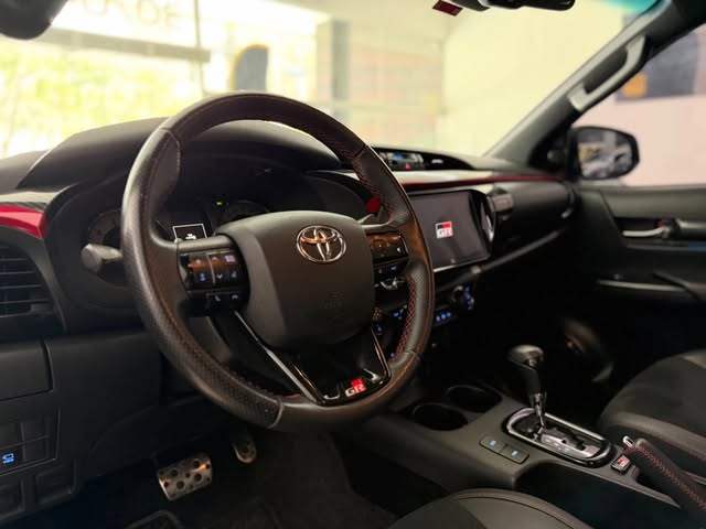 TOYOTA HILUX GR SPORT - Imagem 8