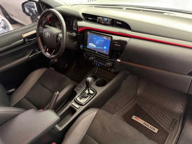 TOYOTA HILUX GR SPORT - Imagem 9