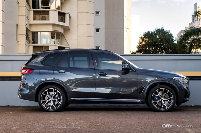 BMW X5 XDRIVE 45E M SPORT - Imagem 5