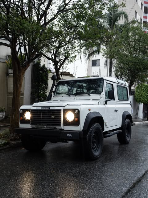 LAND ROVER DEFENDER 90 SW - Imagem 1