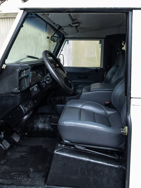 LAND ROVER DEFENDER 90 SW - Imagem 4