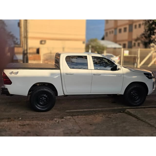 TOYOTA HILUX STD - Imagem 3