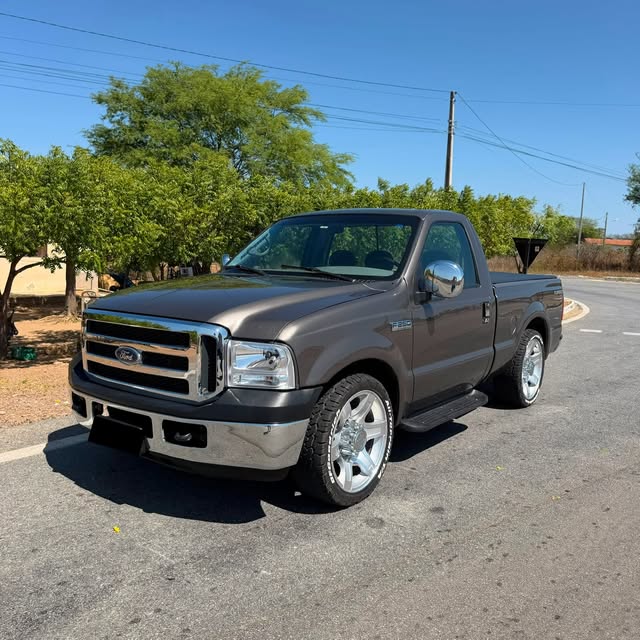 FORD F-250 XLT-L - Imagem 2