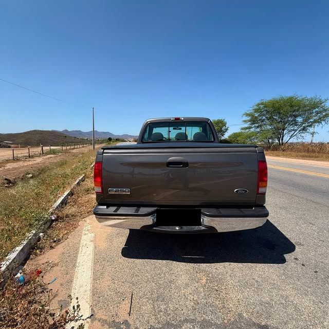 FORD F-250 XLT-L - Imagem 11