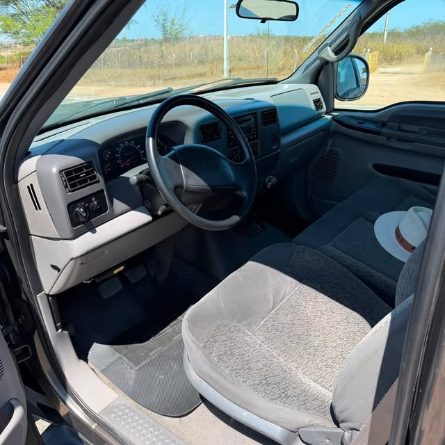 FORD F-250 XLT-L - Imagem 16
