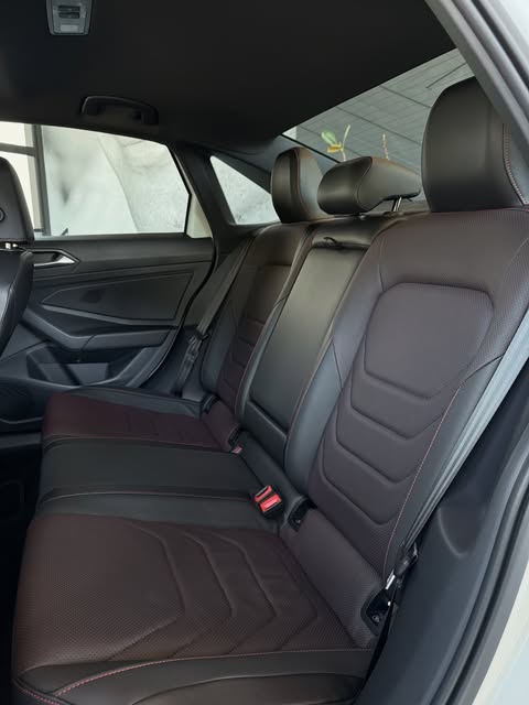 VOLKSWAGEN JETTA GLI - Imagem 8