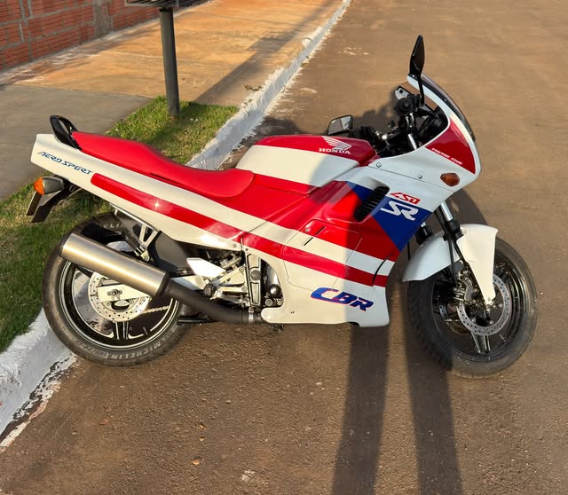 HONDA CBR 450 SR - Imagem 1