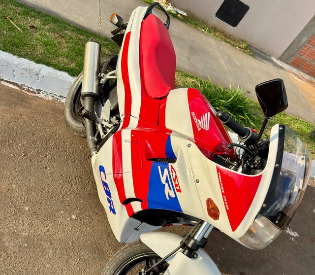 HONDA CBR 450 SR - Imagem 5