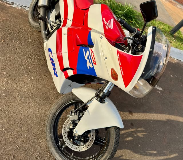 HONDA CBR 450 SR - Imagem 6