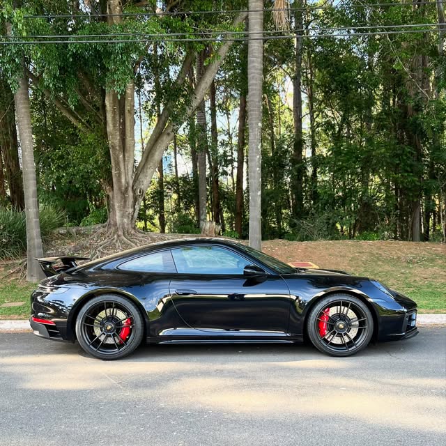 PORSCHE 911 CARRERA GTS - Imagem 4