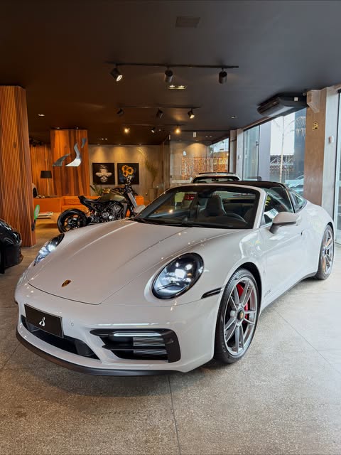 PORSCHE 911 TARGA GTS - Imagem 1