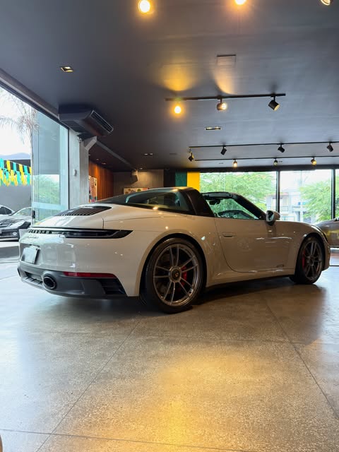 PORSCHE 911 TARGA GTS - Imagem 16