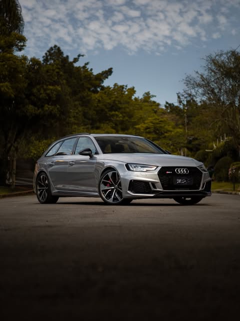 AUDI RS4 - Imagem 1