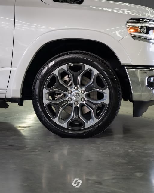 RAM 1500 LIMITED HEMI - Imagem 12