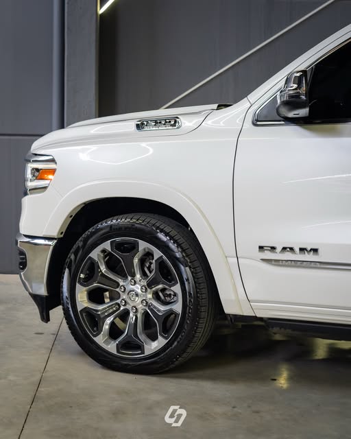 RAM 1500 LIMITED HEMI - Imagem 18