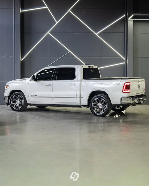 RAM 1500 LIMITED HEMI - Imagem 3