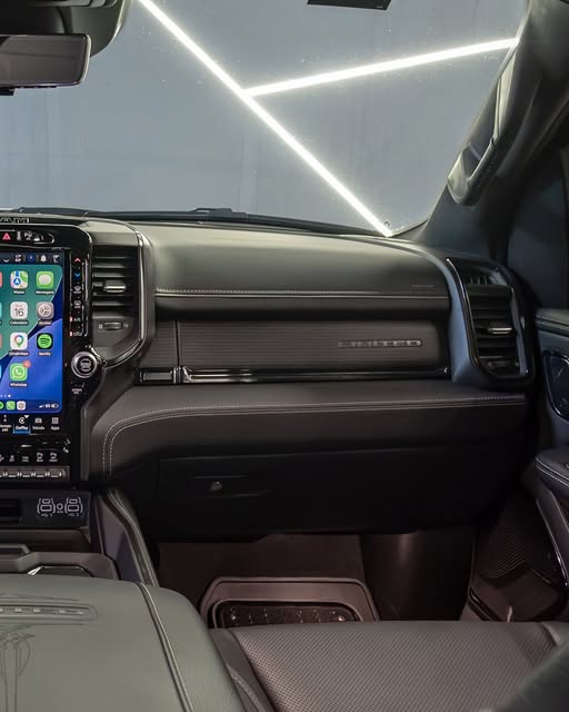 RAM 1500 LIMITED HEMI - Imagem 7
