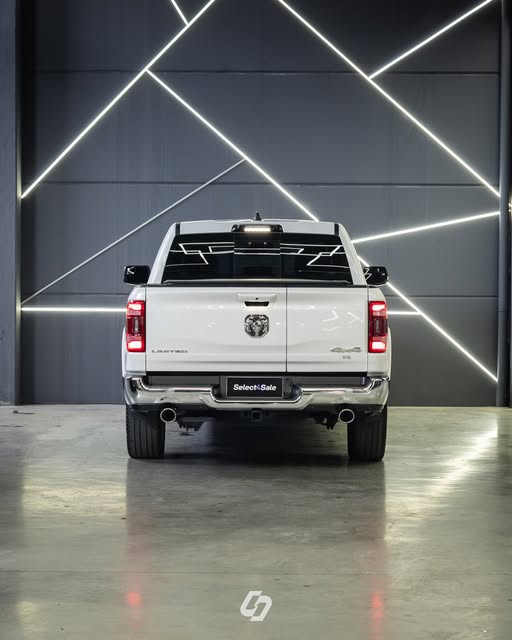 RAM 1500 LIMITED HEMI - Imagem 8